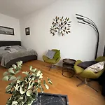 2 Zimmer Wohnung Auf Den Koelner Ringen!
